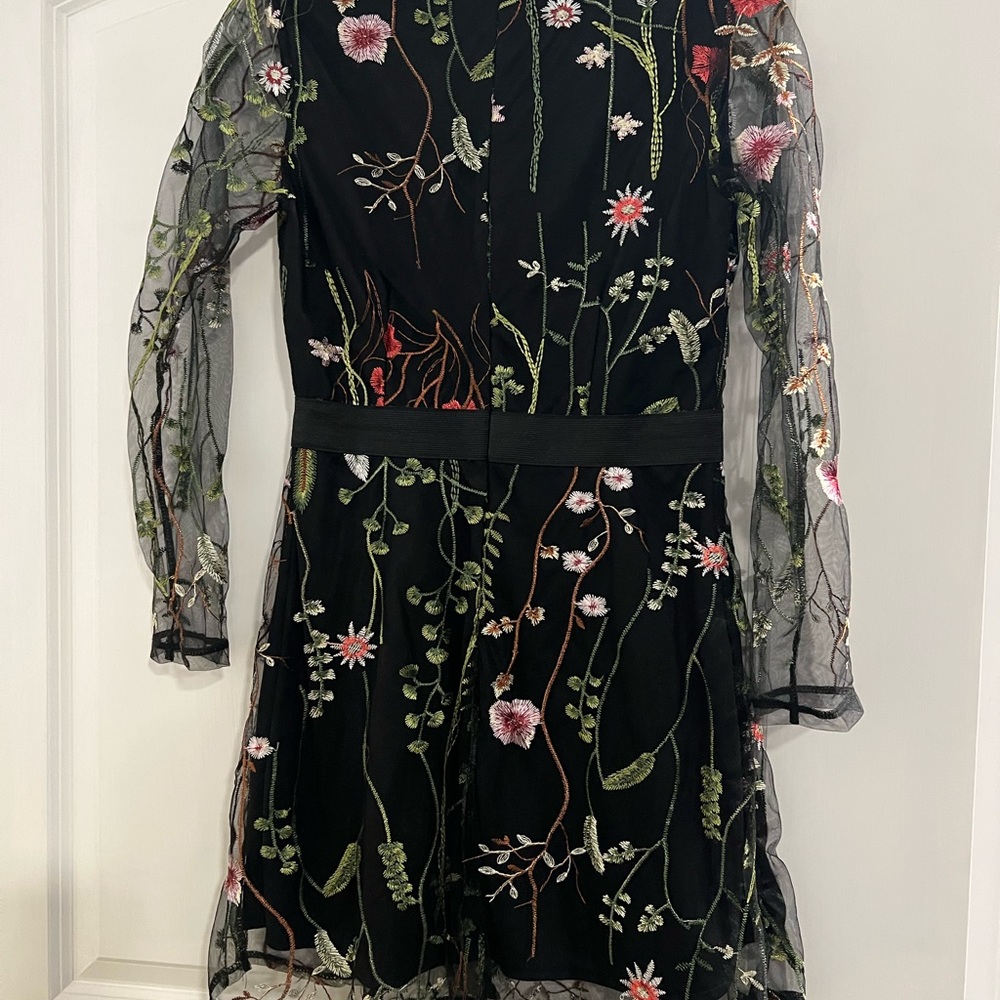 Floral, belted waist dress - Picture 3 of 3